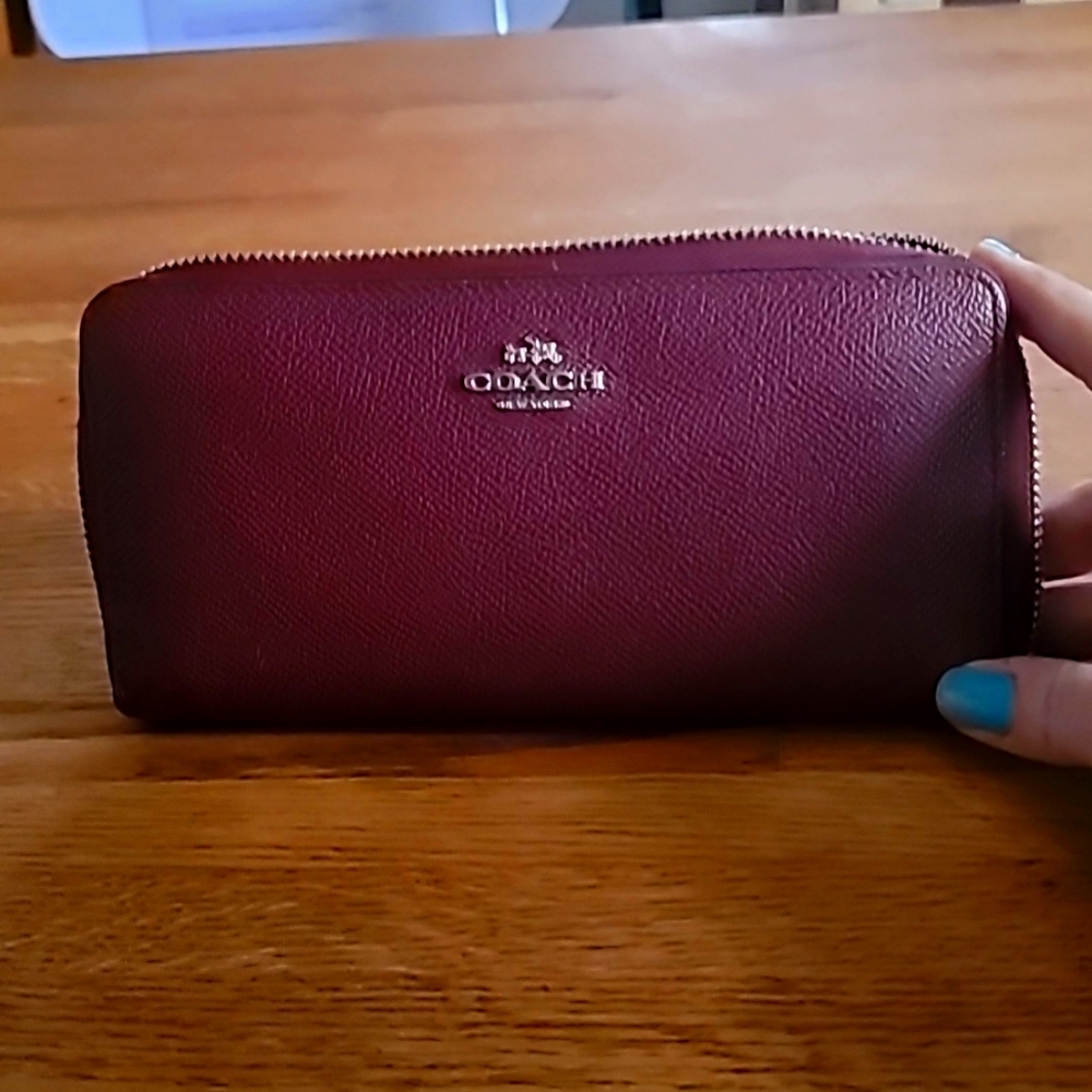 Coach wallet (Burgandy)